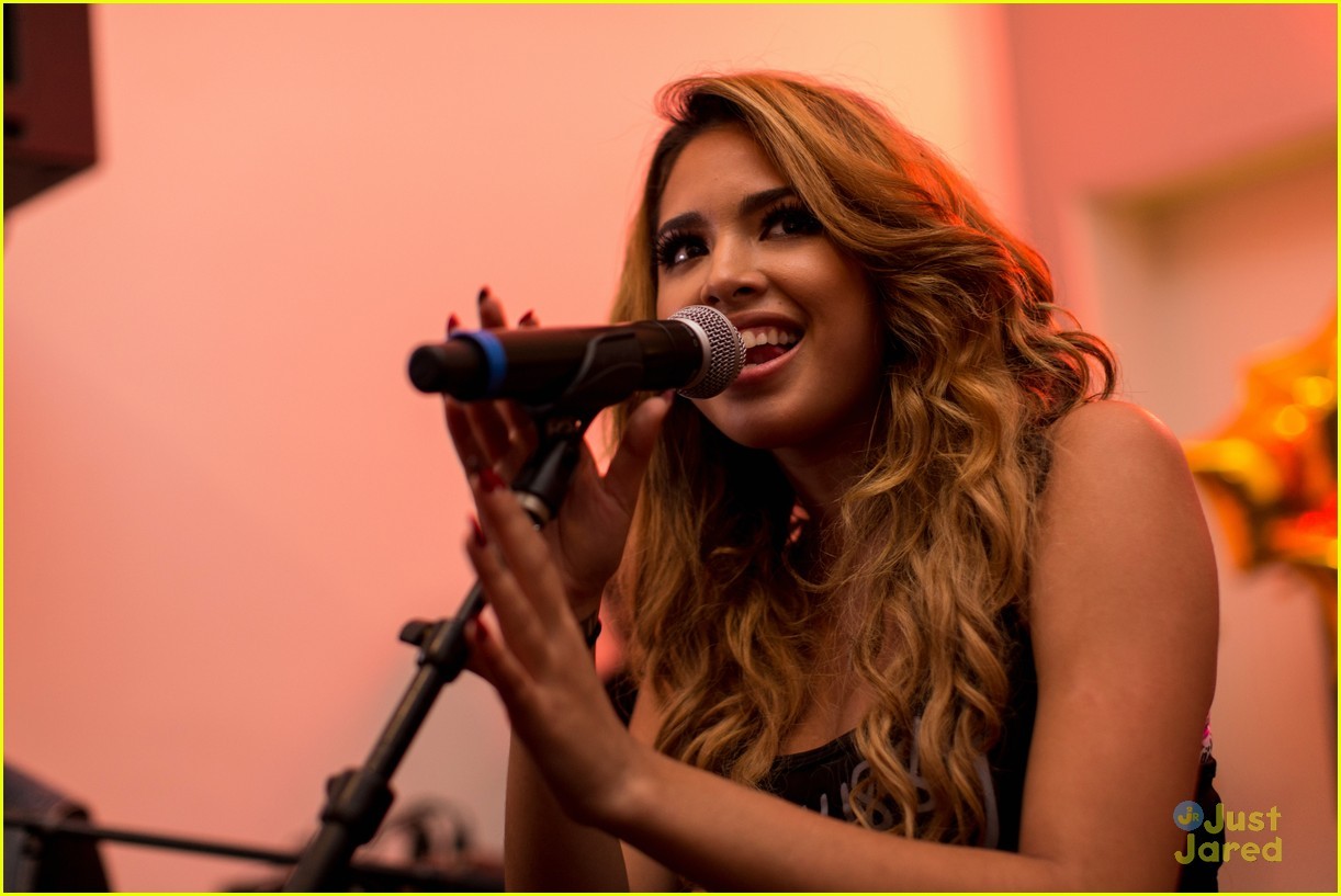 villegas-news:  Pictures of Jasmine performing at her EP Release Party (14th November) 