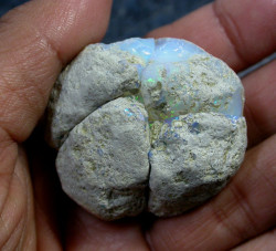 catgirlwheels:opal-porn:Ethiopian opal geode