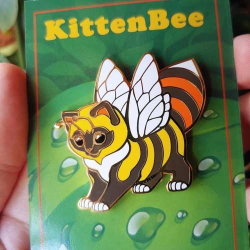 sosuperawesome: Kitten Bee // Eskiworks on Etsy