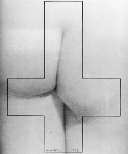 gatakka:  Man Ray - Monument à D. A. F. de Sade, 1933. Gelatin silver print with drawing.