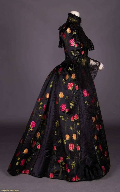 tattedpetticoats:costumeloverz71:Dinner Dress c. 1892 @marzipanandminutiae