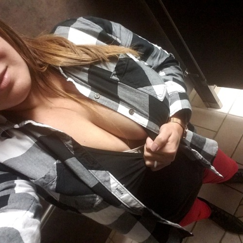 sexitime420:  One day closer to friday! Happy hump day!