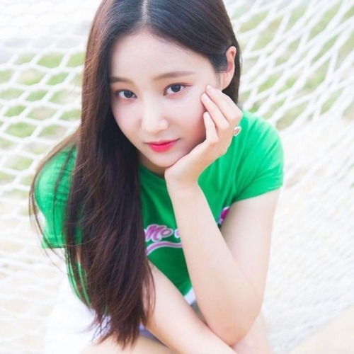 #yeonwoo #momoland #kpop www.instagram.com/p/BthVxSlhNDWPJE21iD0rLwO50YntVytbkIMU4s0/?utm_so