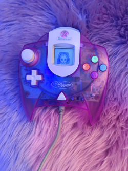 y2kaestheticinstitute:Dreamcast “Millennium 2000″ Controller (1999)Originally part of a post by anthony1000000