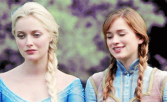 shawcarsn: Gif request meme: (asked by thesavioremmaswan)↳ Favorite familial relationship + any fandom: Anna &amp; Elsa of Arendelle