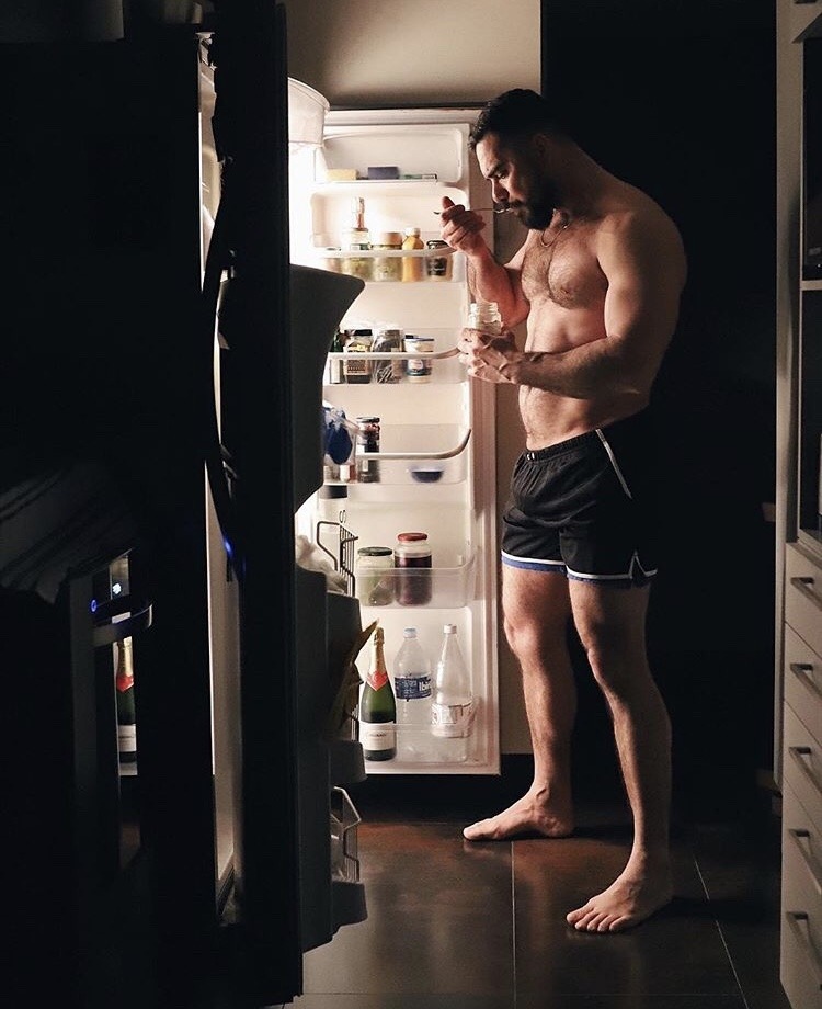 irishtiger22:  myfuzzythoughts:    “Babe go get the pints of Half Baked”