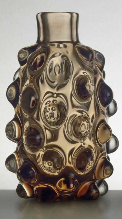 Carlo Scarpa, vase, 1940. Made by Venini, Venice. From the exhibition Venetian Glass by Scarpa. Via 