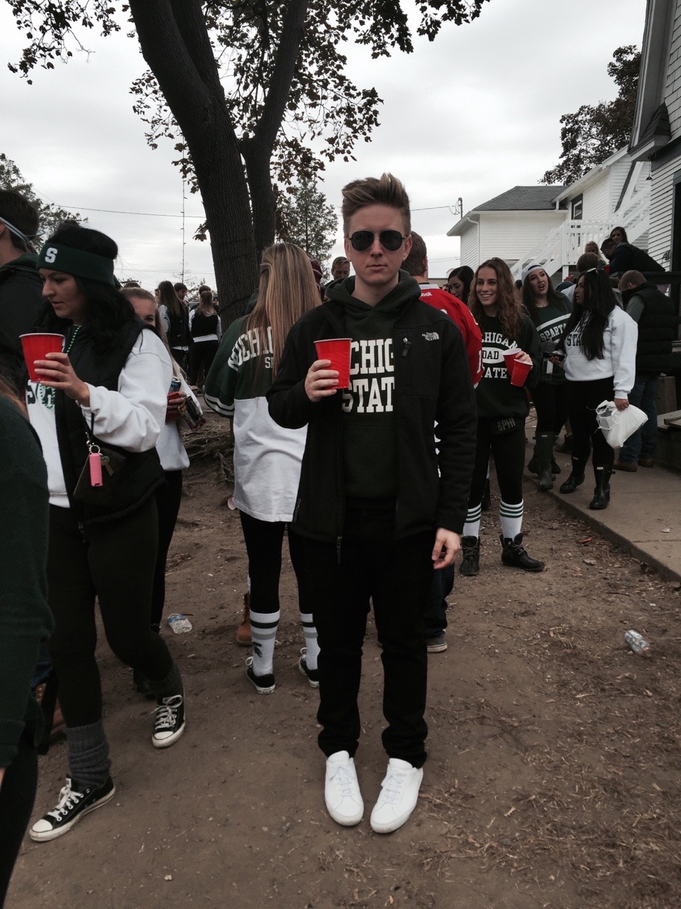 tyleroakley:  tailgating aesthetic