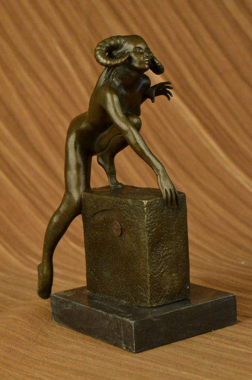 “Súcubo”. Escultura de Aldo Vitale.