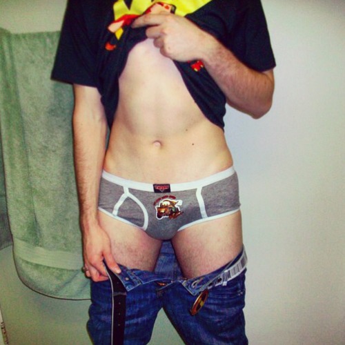 heytherebabybear:  Daddy let me wear my “big boy” clothes to the mall the other day, with disappointing  results… I had an accident in the car on the way home and pooped my pants!! 