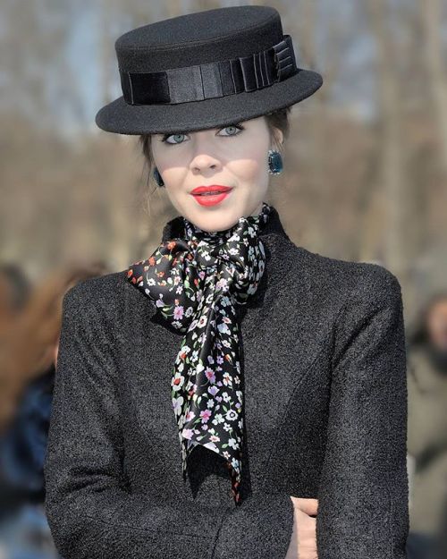 ulyanastreetgame:Ulyana Sergeenko attending the Chanel Fall Ready-To-Wear 2010 during Paris Fashion 