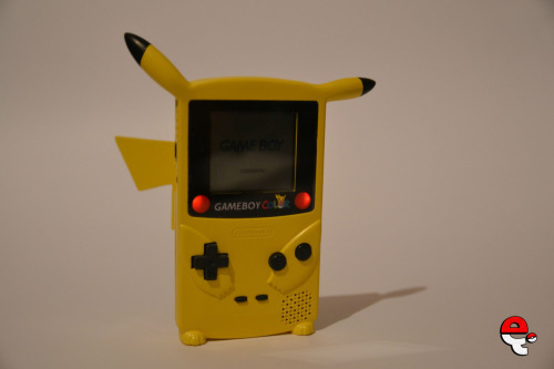 retrogamingblog:   Custom Pikachu Gameboy made by eforie 