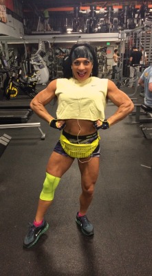 rippedvixen:  #FlexFriday late night leg #workout last night! My hamstrings are trashed! I can barely walk in a good way! It was 11:11 pm when I left the #gym #legday #RippedVixen #offseason #training #WarriorChallenge #fbb