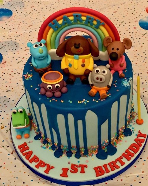 sandiedog:I’ve just returned from a family birthday and just look at this amazing cake for our littl
