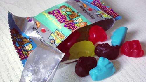 1999babi:source 1, 2.scooby-doo fruit snack gummies