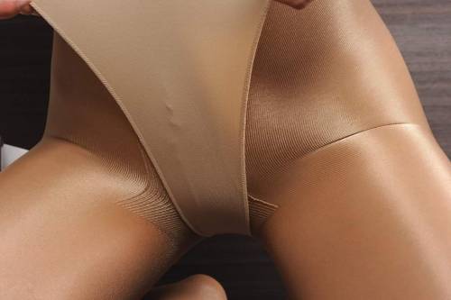 pantyhosefemaleluvah: Awesome pantyhose camel toe.