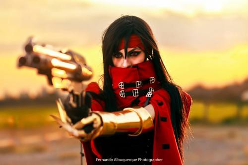 cosplayandanimes:Vincent Valentine - FINAL FANTASY VIIsource