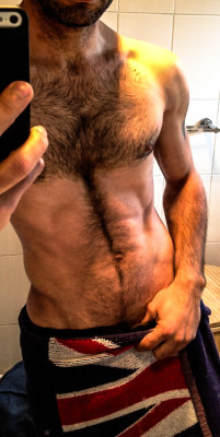 sexy-uredoinitright:  Towel Thursday repost… Hope your Thursday is better than mine….  yow!