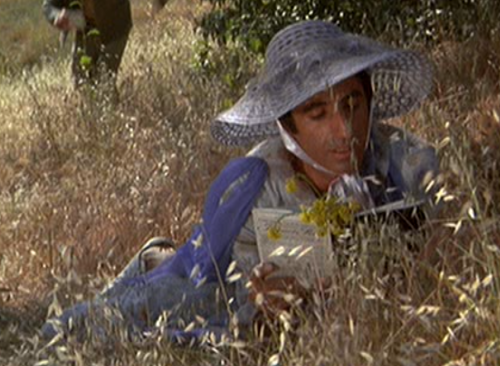 eraserheadbabies:one of the best klinger looks in my humble opinion