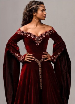 nudiemuse:  manjascosmos:  Medieval Muse by pinterest  YES PLEASE. Also i would look amazeballs in that. Just saying, in case anyone is shopping. 