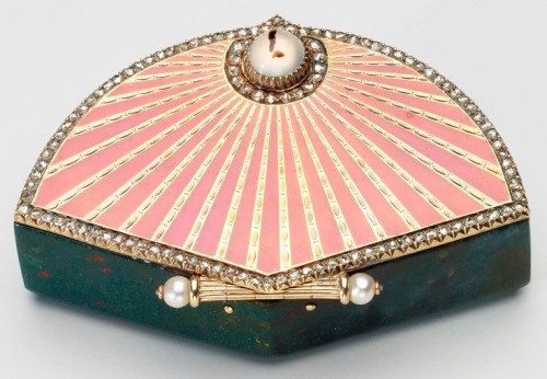 Box, Fabergé, Mikhail Evlampievich Perkhin (1860-1903) (workmaster), 1903. This fan-shaped box forme