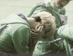 sapphirebluephoenix:  I dont even remember what hunhan did at idol olympics other than this.and speed walking 