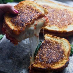 foodsforus:  Pizza Margherita Grilled Cheese