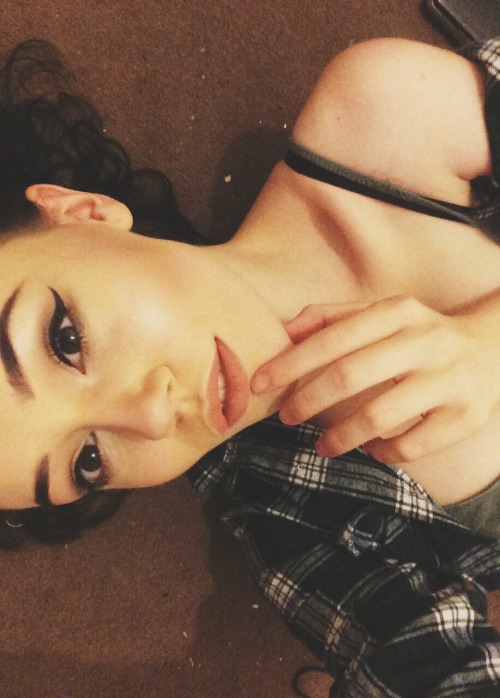 agingb0nes:  Instagram: charlottealex_ 👑 