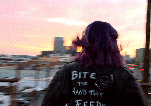 arielabarers:☠️BITE THE HAND THAT FEEDS ☠️