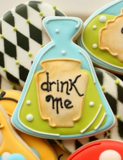 sweetoothgirl:  Potion Bottle Cookies