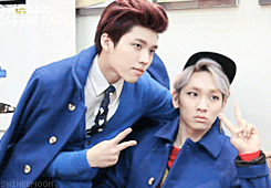 shineemoon:  Wookey taking a picture for Sukira 