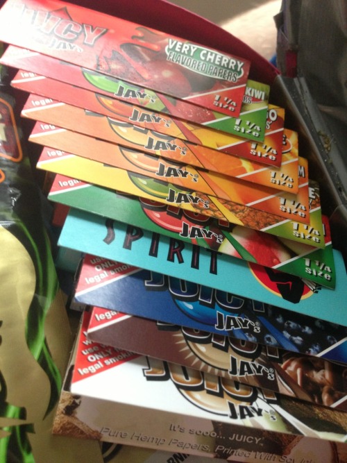 galactic-booty:  realifeshit:  nickmcnugs:  Rolling paper rainbow  Hella flavors  Taste the chronic rainbow nigga 