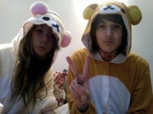 pale-0rgasm:  ugh-whteva:  jc with oliver sykes as u do xox iT IS A JOKE GUYS STOP