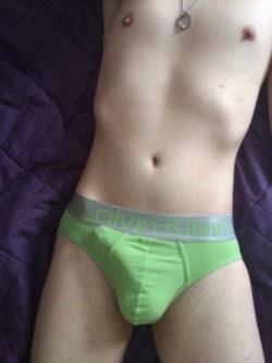 hhotdog69:  bxrsagger:  Colorful packaging… :)  👅 Now with over 3,400 followers, thank YOU for helping me GROW 🍆! Yum   