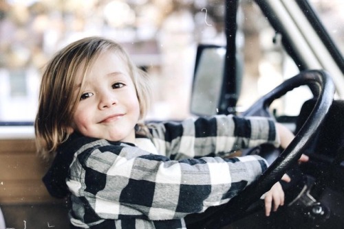www.instagram.com/candidchildhood