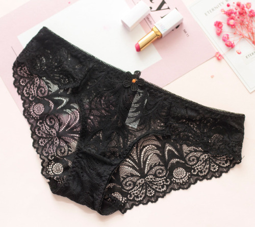 Delicately made with the finest materials, this classic lingerie set is a must-have A definite stapl