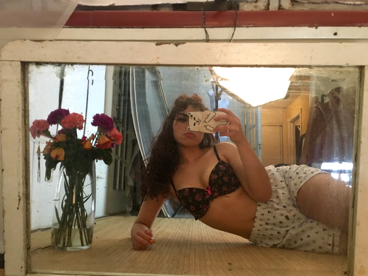 savanita:mini iPhone photo shoot last night after class 💋💭✨