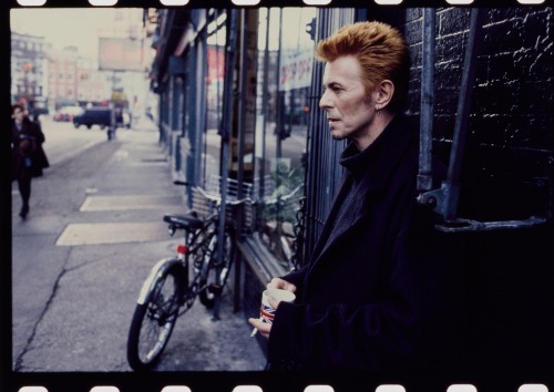night-spell:David Bowie outside Tea and Sympathy in Greenwich Village, New York City, 10th January