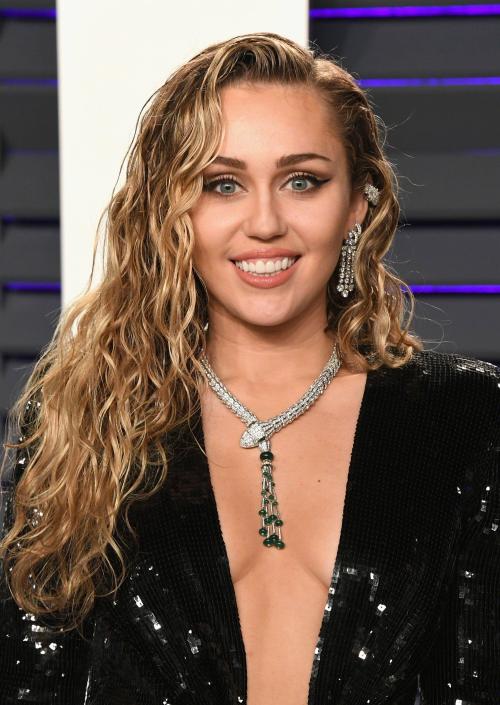 Celebrity-Cleavage:miley Cyrus