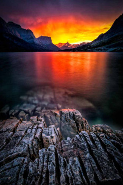 breathtakingdestinations:  St Mary Lake - Glacier National Park - Montana - USA (von Images of Wildlife)