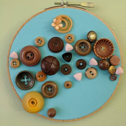 New button art!. #vintagebuttons #buttonart #teal #oldbuttons #etsysellersofinstagramhttps://www