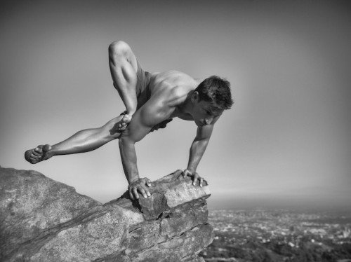 yogifolies:  mymodernmet: - Peace, elegance and grace meet strength, power and control in these portraits of male yoga practitioners, captured by Los Angeles-based photographer Amy Goalen. Read our exclusive interview with the photographer on My Modern