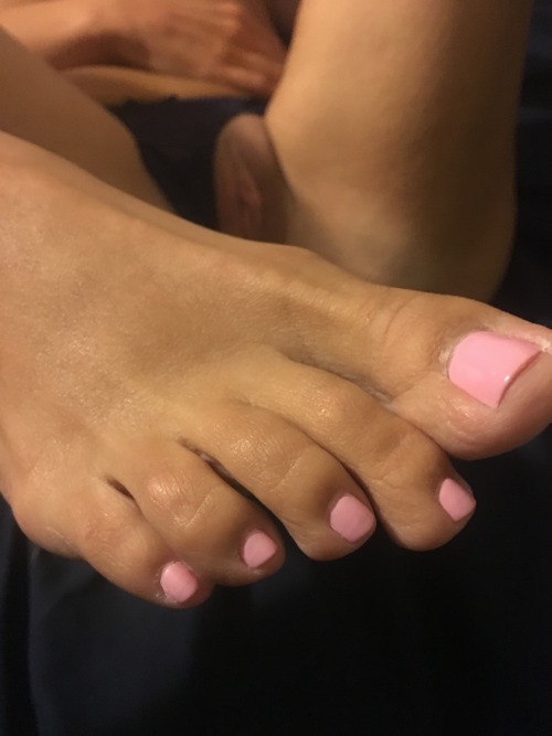 lilnasty0431: Toes made for sucking!! While getting stroked