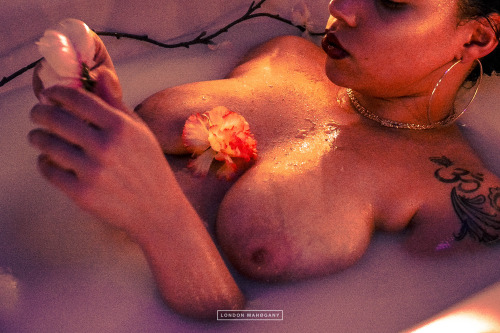 Porn londonmahogany: The Bathing Ritual ft. Cabrina photos