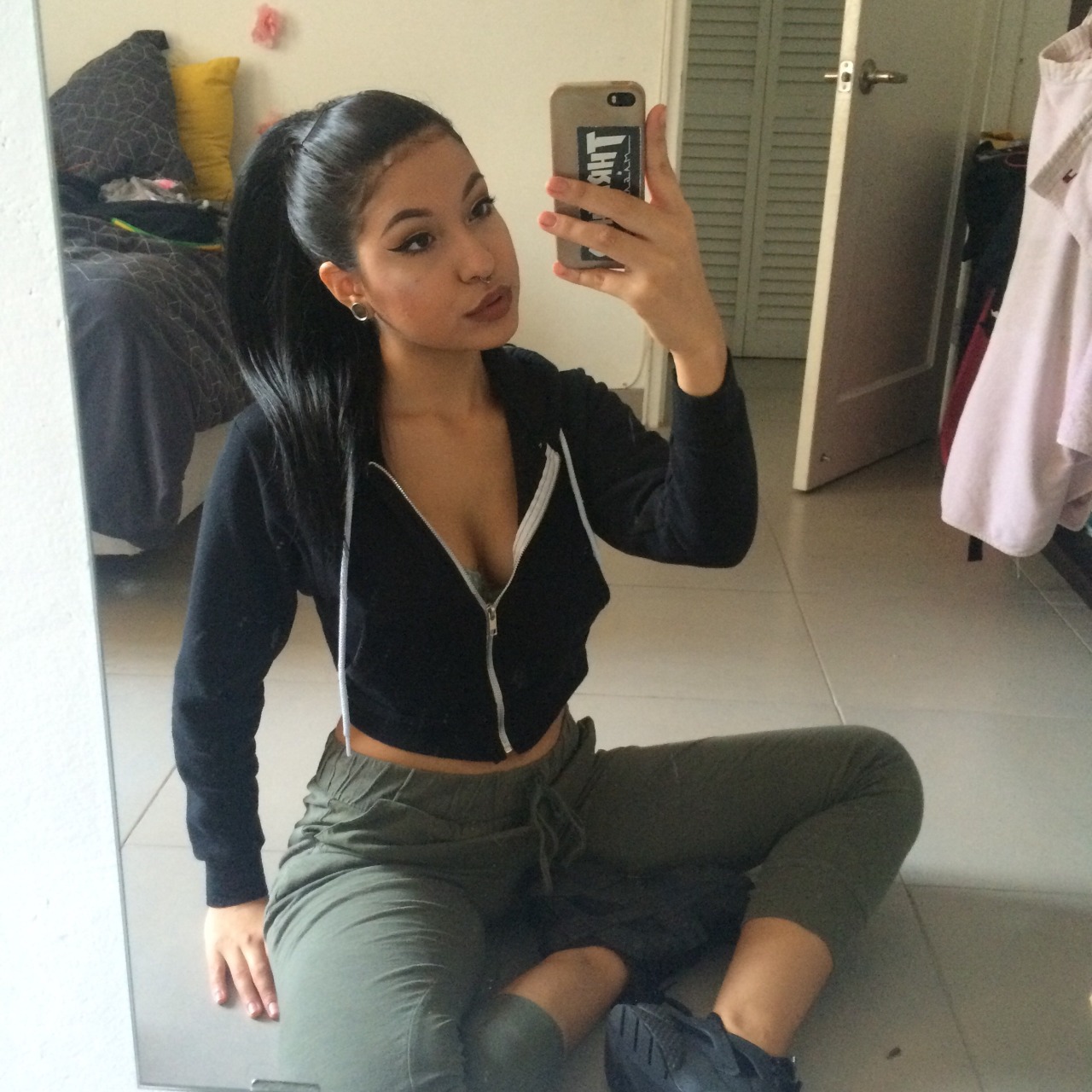 newsorsomethn:  my cute mirror selfies