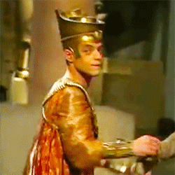 In Which Ahkmenrah Regrets Trying To Be A Good Bro By Bringing His Incompetent Mummy Buddy Craig On Set