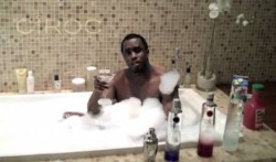 prada2004:  Rappers in bathtubs  thugger and pac slayed it.