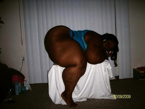 http://supersizebbw.tumblr.com/post/88362935642