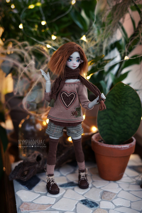 One of a kind outfit for Somni by Atelier Momoni (or similar sized dolls).Single copy. Ready to ship