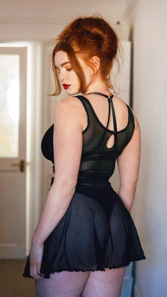 onemoreofthecrowd:Miss Deadly Red adult photos